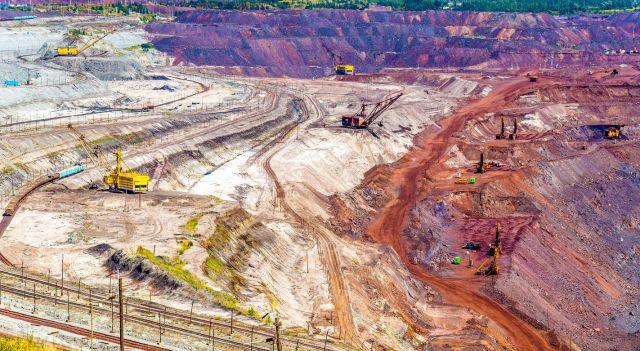 ArcelorMittal dépasse les prévisions d’EBITDA au T4 grâce à de solides volumes de minerai de fer compensant la faiblesse régionale