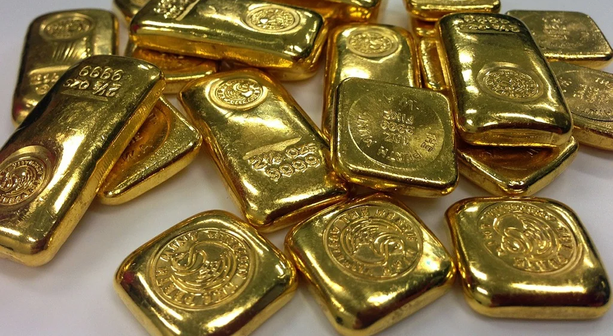 L’Or Tombe à un Plus Bas de Deux Mois alors que les Tensions au Moyen-Orient Alimentent les Craintes Inflationnistes