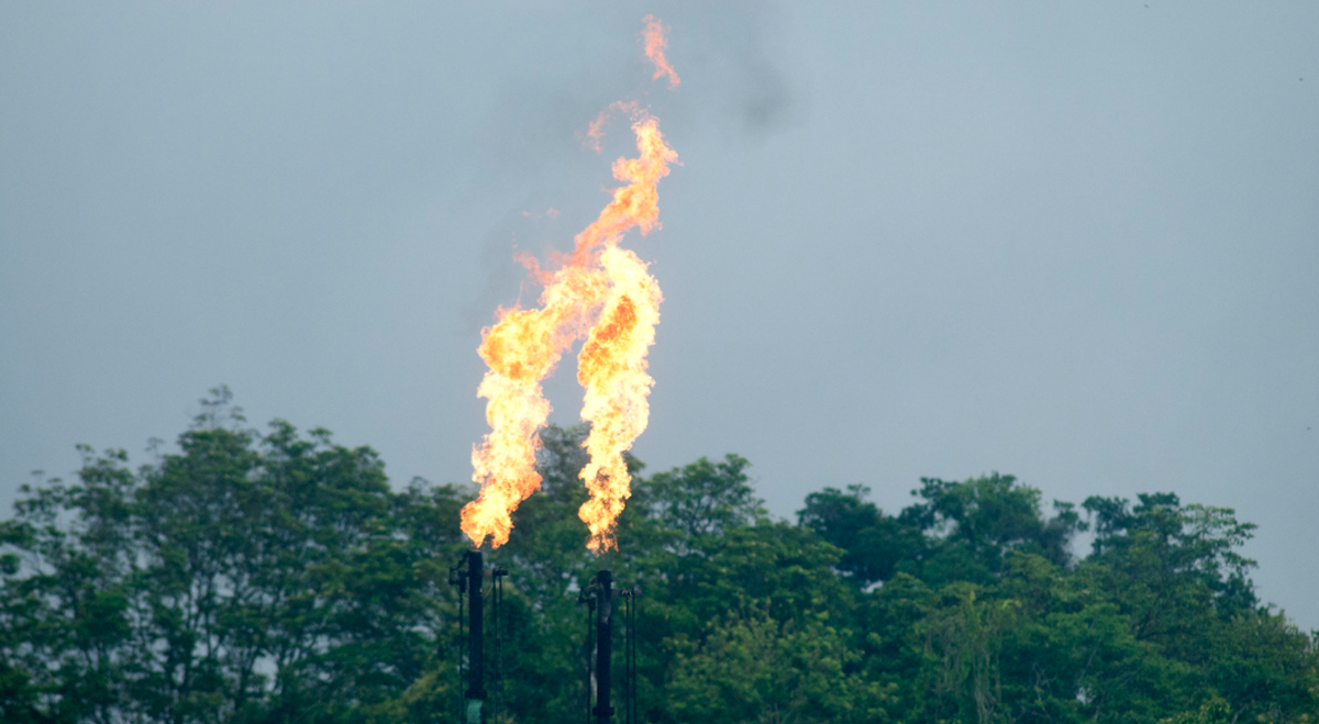 Le pétrole progresse après le rejet du cessez-le-feu par le Hezbollah, soutenant les gains hebdomadaires