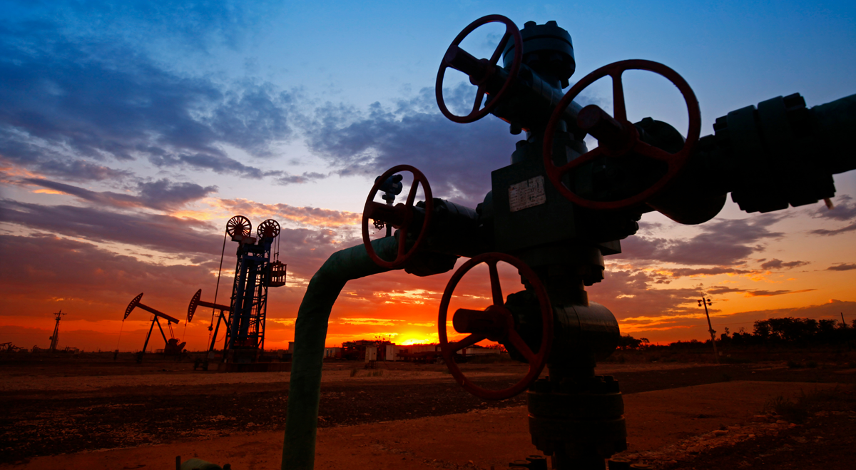 Le pétrole atteint un sommet de quatre semaines alors que les tensions entre les États-Unis et l’Iran s’intensifient